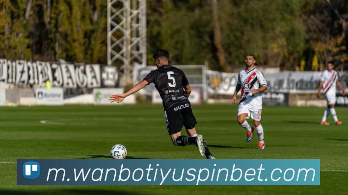 拜仁欧冠海报发布奥利塞比朔夫尤尔曼亮相展现球队风采